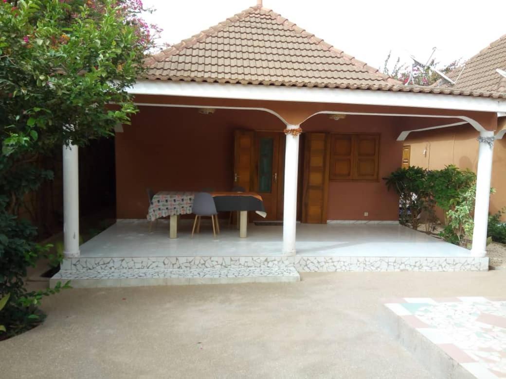 Chez Coumba Et Daniel Bed & Breakfast Saly Portudal Ngoại thất bức ảnh