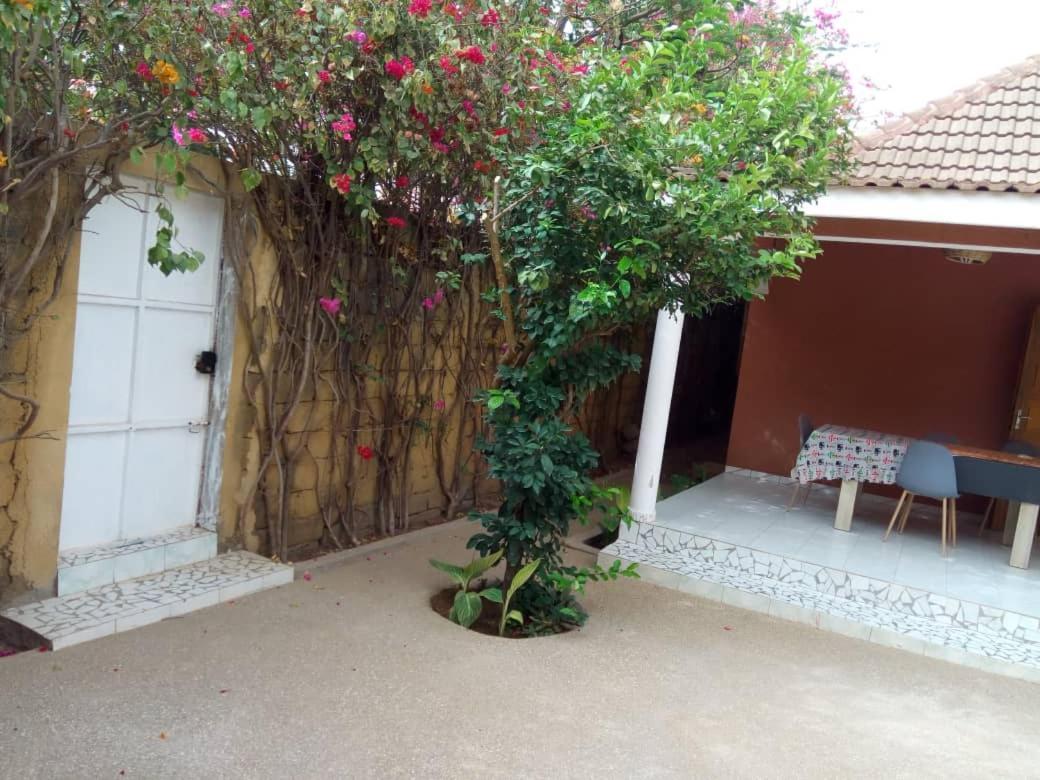 Chez Coumba Et Daniel Bed & Breakfast Saly Portudal Ngoại thất bức ảnh